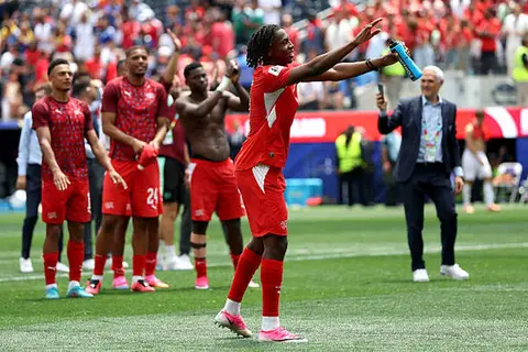 رسميًا.. مانزامبي يتوج بجائزة أفضل لاعب في مباراة سويسرا والبوسنة والهرسك